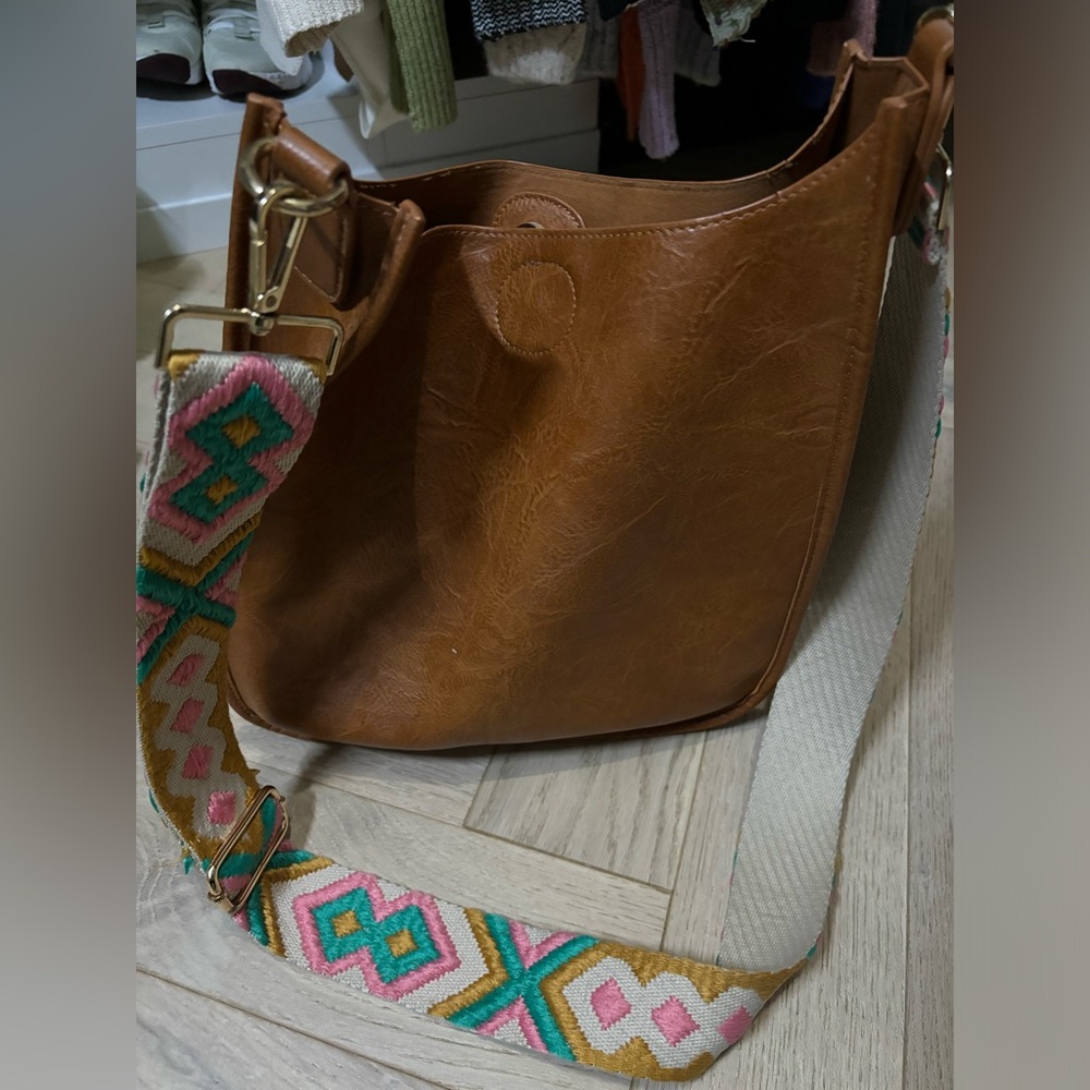 Crossbody With Colorful Removable Strap - image 4